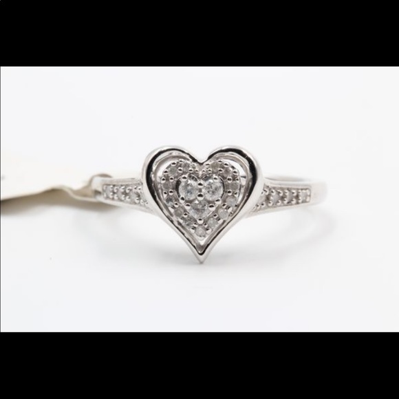 Beautiful 1/6 Carat Diamond Heart Silver Ring Sz 7 - Picture 8 of 8